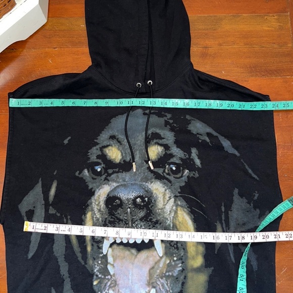 GIVENCHY PARIS ROTTWEILER Sleeveless Hoodie in Black - Picture 12 of 15